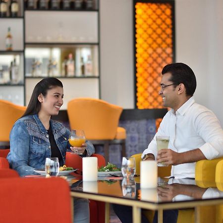 Le Meridien Haydarabad Dış mekan fotoğraf The Lounge at Mumbai Airport