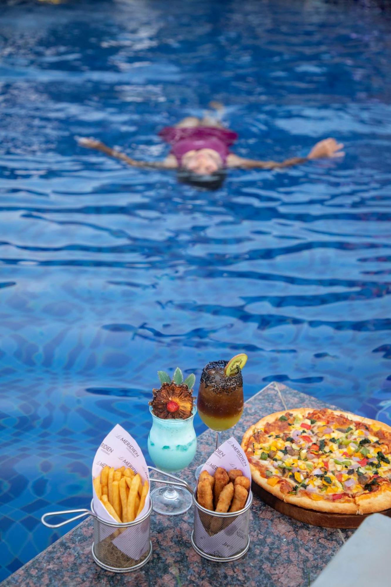 Le Meridien Haydarabad Dış mekan fotoğraf A woman floating in the Dead Sea