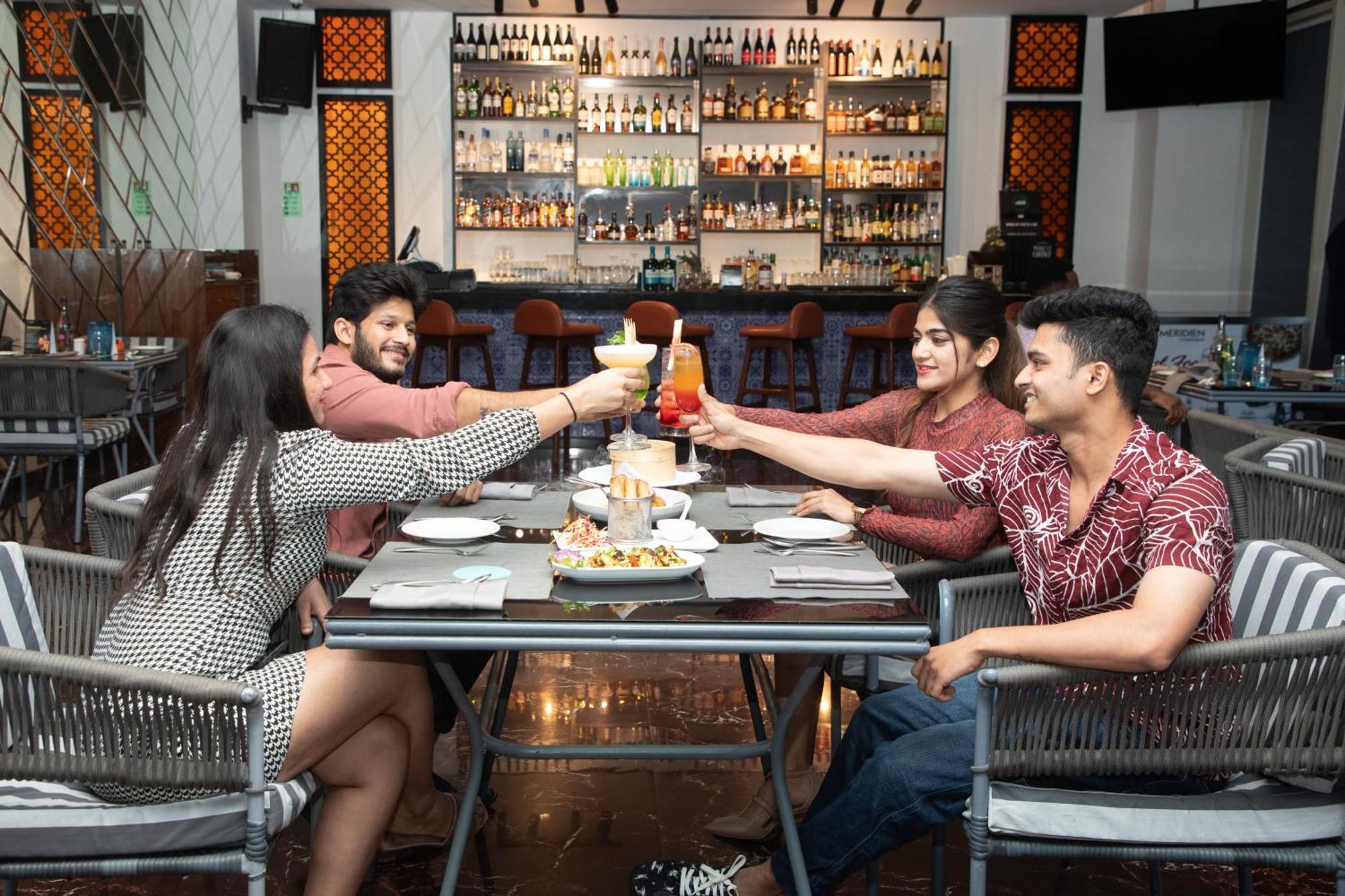 Le Meridien Haydarabad Dış mekan fotoğraf The Bar