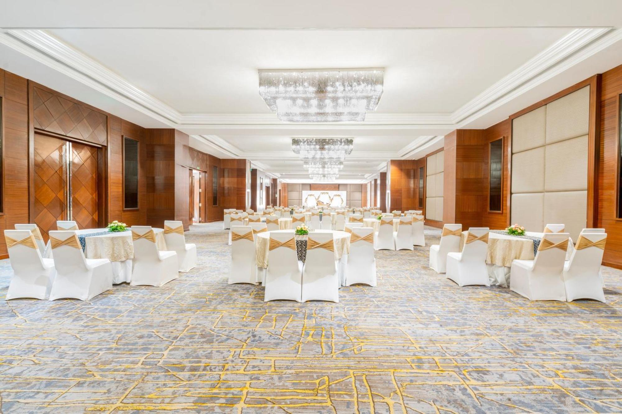 Le Meridien Haydarabad Dış mekan fotoğraf The ballroom