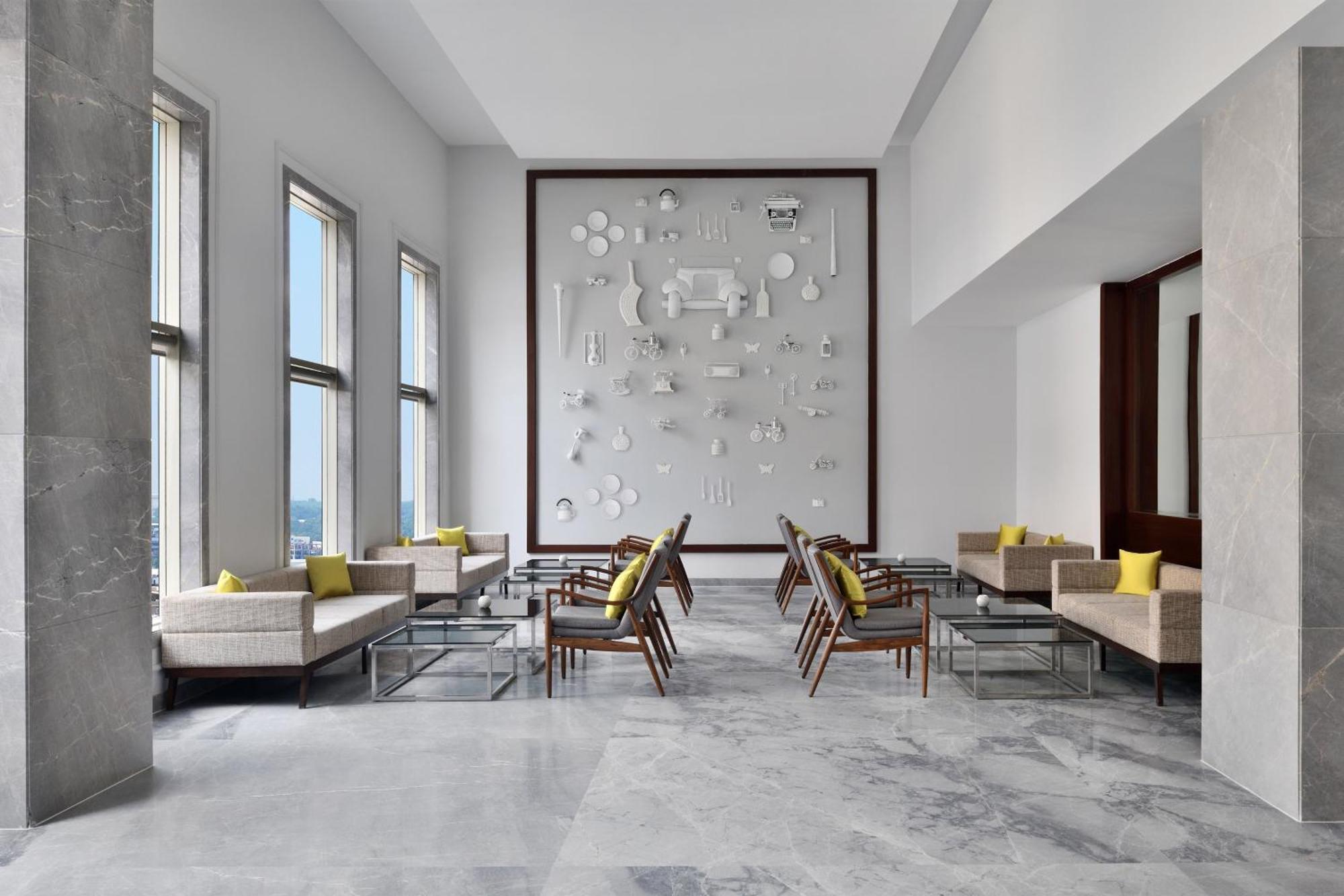 Le Meridien Haydarabad Dış mekan fotoğraf The Club Lounge at the Ritz-Carlton, DIFC